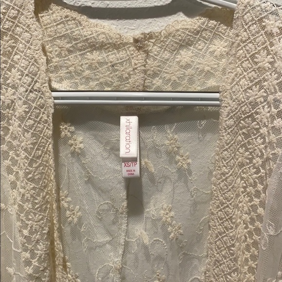 Lace overlay - Picture 2 of 4